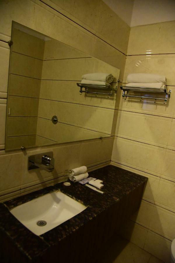 Hotel D S Inn Amritsar Exterior photo